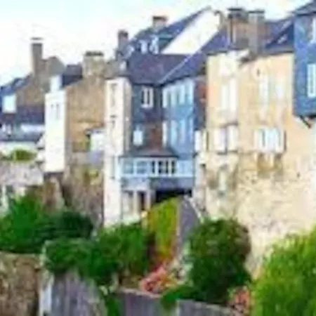 T2 Centre Historique D'oloron Sainte Marie *